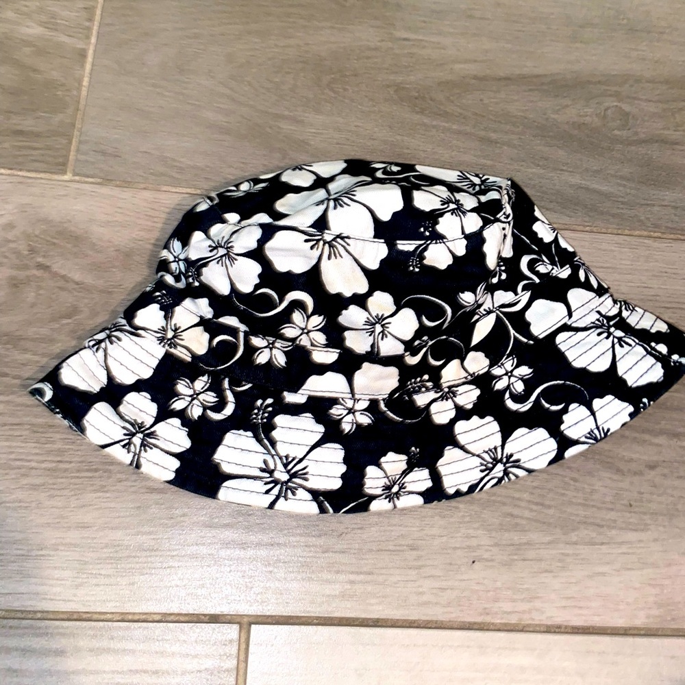 Bucket Hat